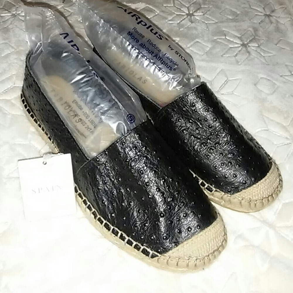 Women's size 6 Fabiolas ostrich moccasins